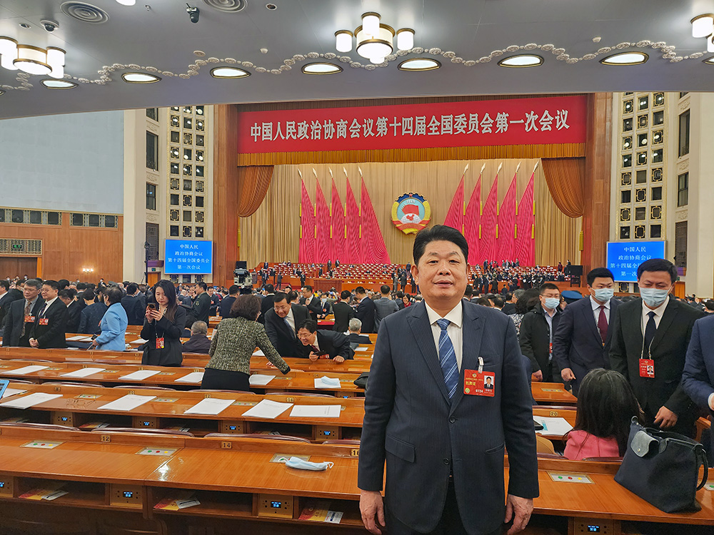 习近平总书记看望参加全国政协十四届一次会议的民建、工商联界委员